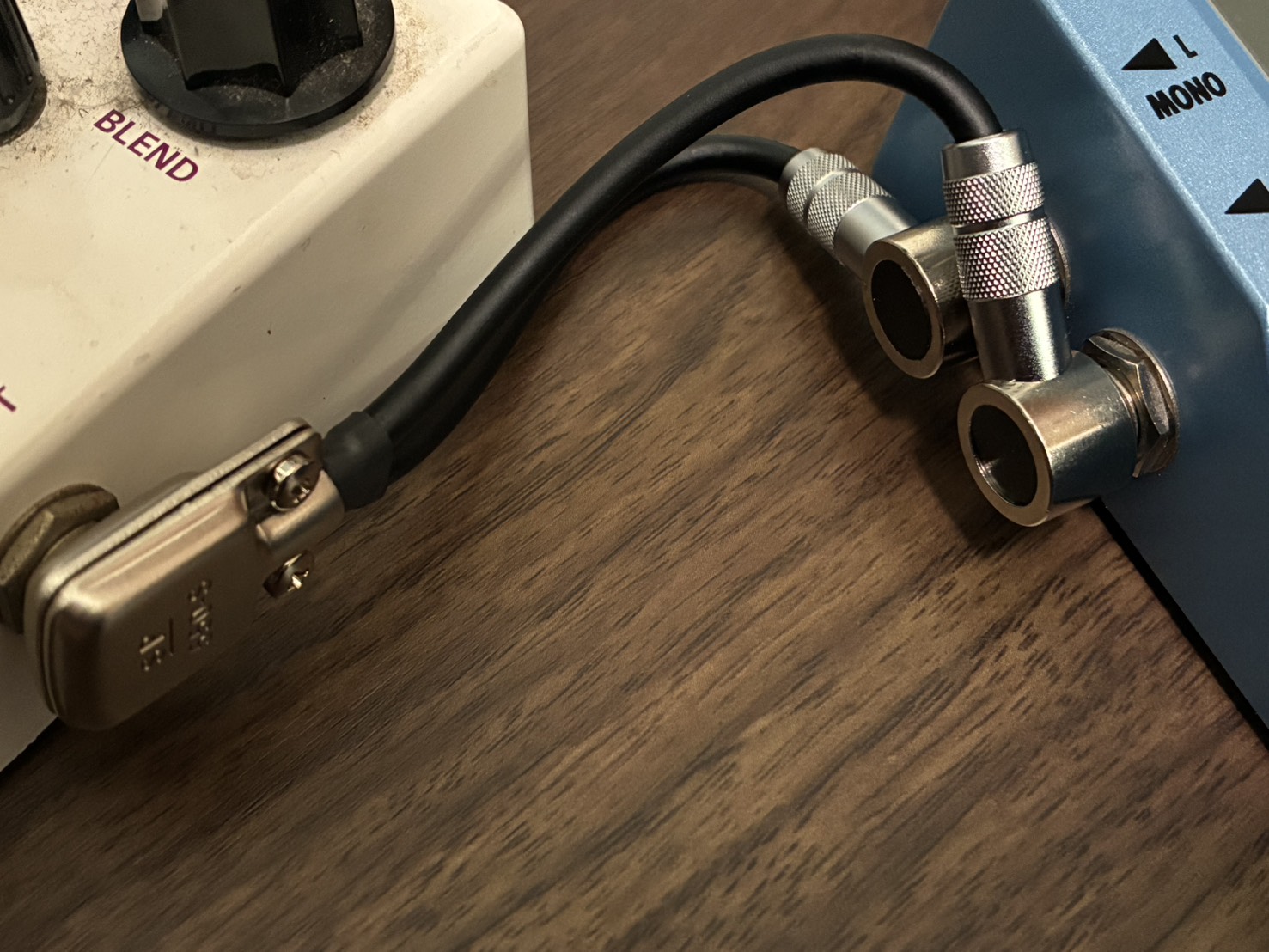 エフェクター同士を接続するKMsoundのカスタムパッチケーブル